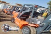رافعات شوكية (فوركلفت / FORKLIFT) للإيجار في الرياض والدمام | سعات 1 طن – 10 طن – يومي / شهري
