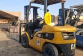 فوركلفت ديزل للإيجار بالدمام | تأجير رافعات شوكية 10 طن ( FORKLIFT) / يومي – شهري / 2026