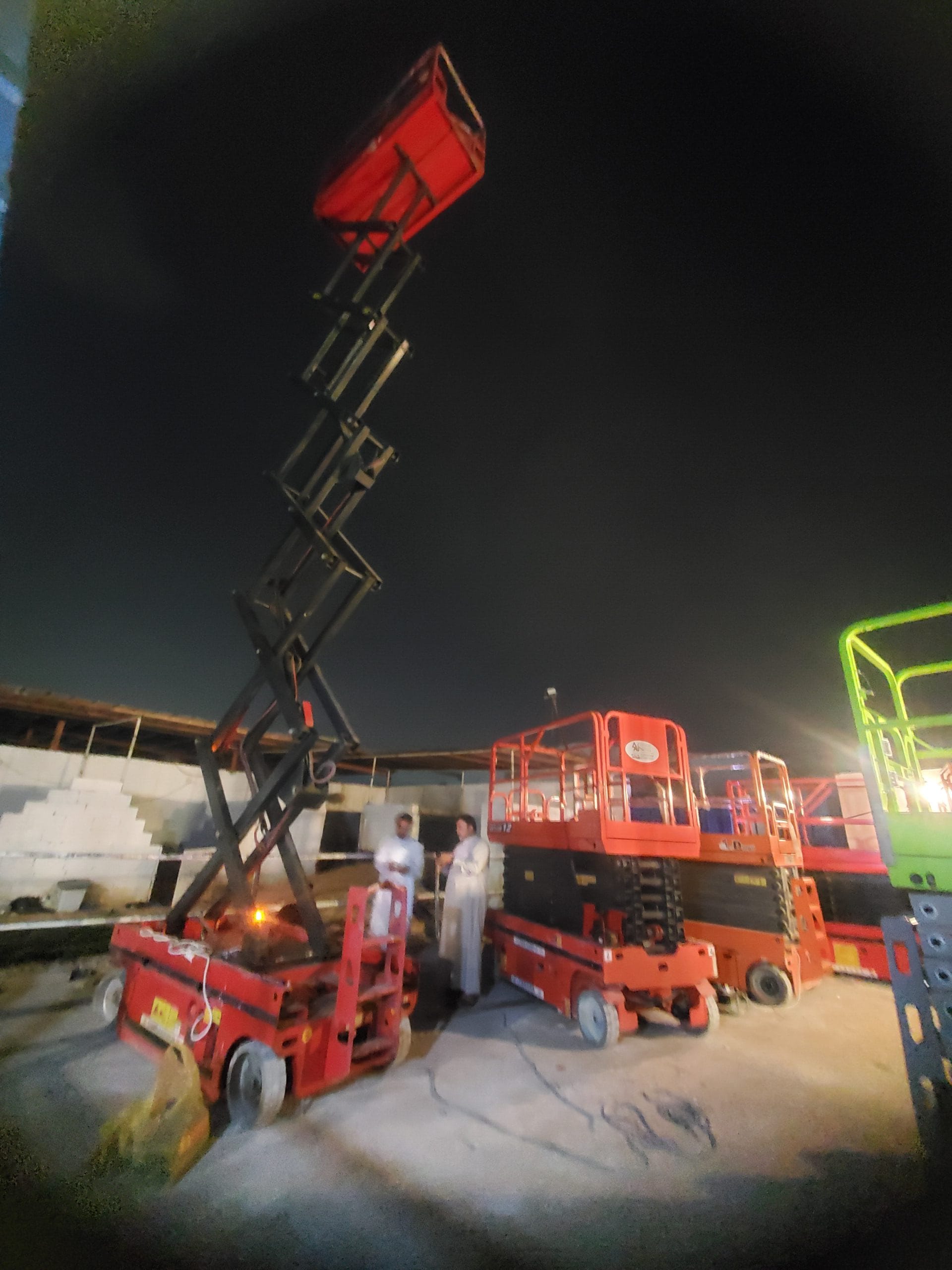 سيزرلفت للايجار سيزرلفت 12متر سيزرلفت 14متر سيزرلفت 16 للايجار