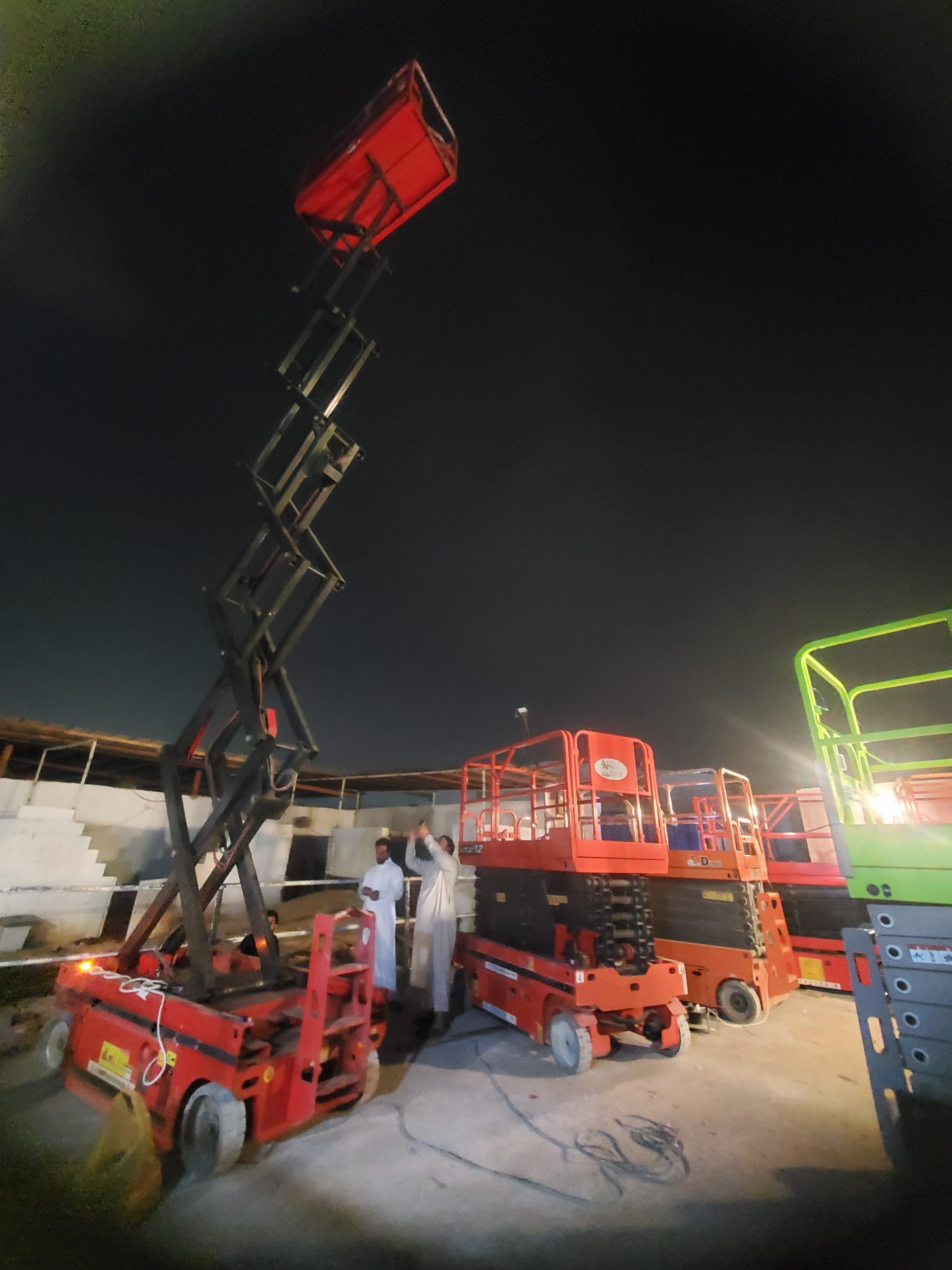 سيزرلفت 12 للإيجار في الدمام مان لفت 16متر للإيجار في الدمام