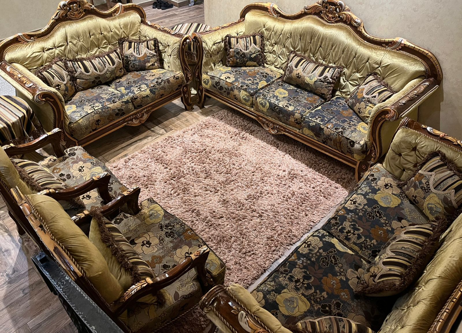 دينا طش الأثاث القديم بالرياض 0536617401 حي الملك فهد باالرياض