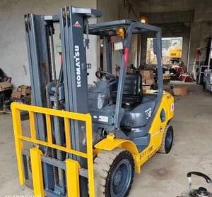 4.5m-Lifting-Height-3ton-Komatsu-FD30-14-Mini-Used-Forklift-Track-Counterbalance-Forklift-with-Side-Shifter-for-Loading-2024-1.jpg_300x300-1