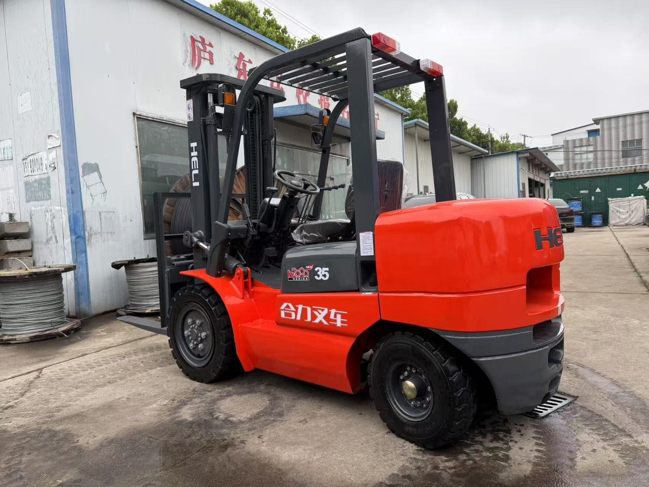 فوركلفت للايجار في جدة / حمولة 3ط-5ط — تقنيات الرفع الثقيل _ Logistic Lift | نقل بضائع