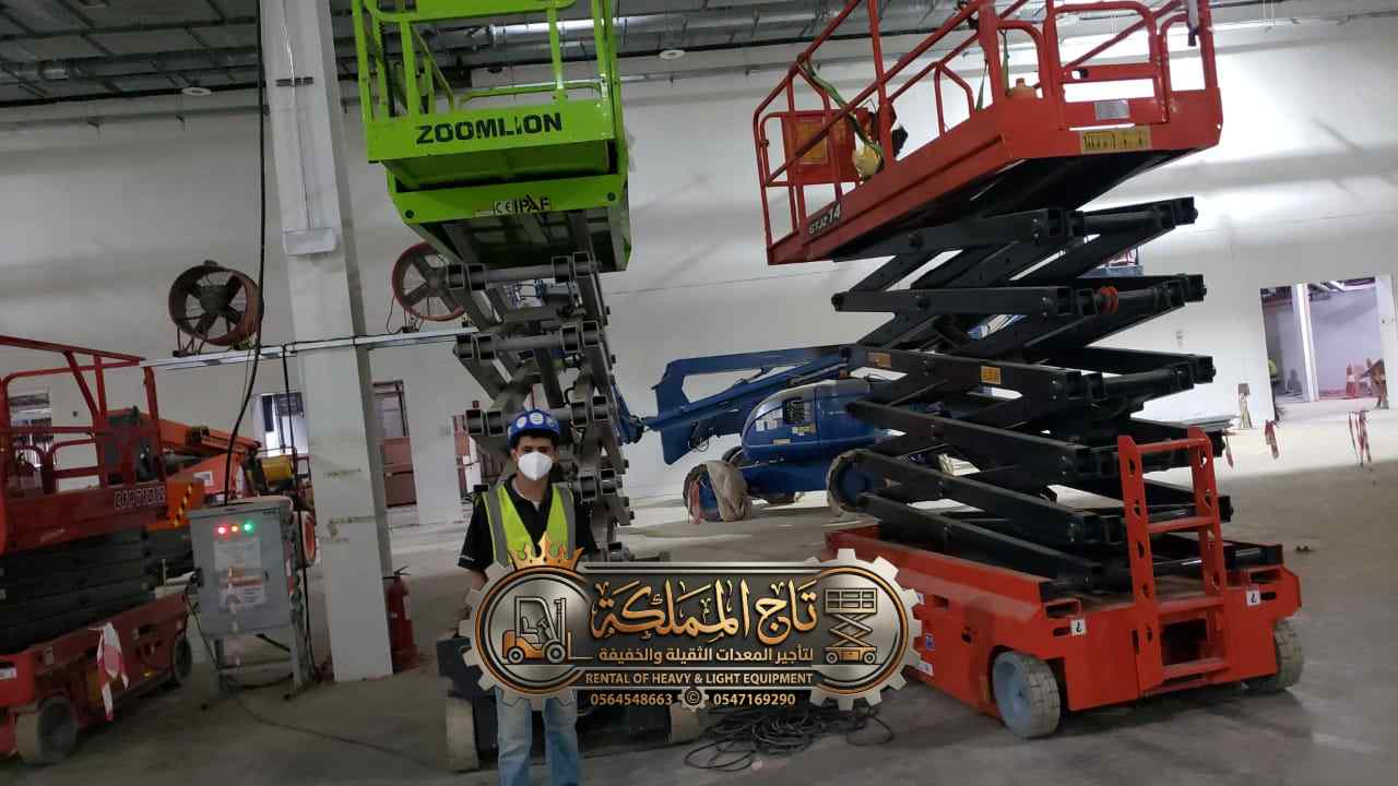 سيزر لفت للإيجار في الرياض || تأجير رافعات مقصية بالرياض / صيانة مستودعات وهناجر كبرى || 2026 — تاج المملكة — عقود شركات ومقاولات