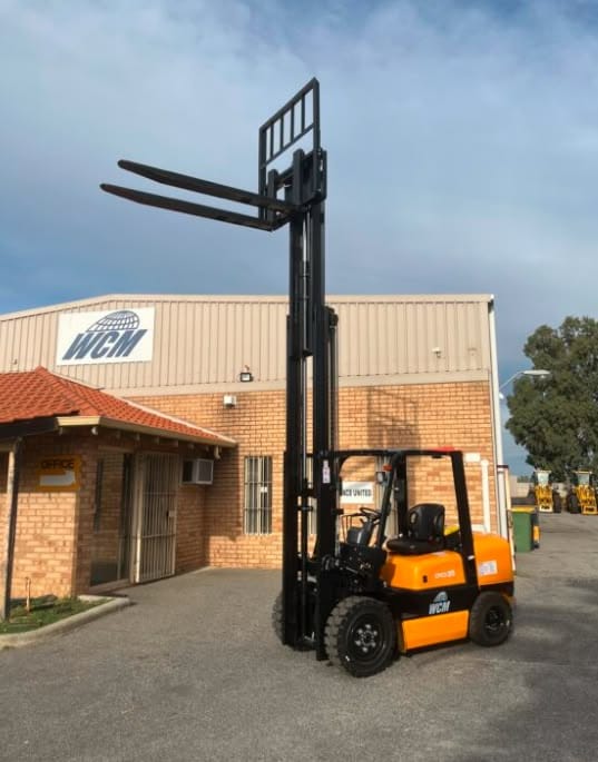👍 فوركلفت للإيجار في الدمام _ تأجير رافعات شوكية حمولة 3 طن – 5 طن – 10 طن – 16 طن – 25 طن // 2026 | Forklift — شوكية ديزل