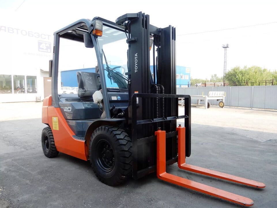 فوركلفت للايجار في الرياض / تأجير رافعات شوكية كهرباء حمولة 3 طن – 5 طن – 7 طن // 2026 _ Power Forklift | مناولة بضائع