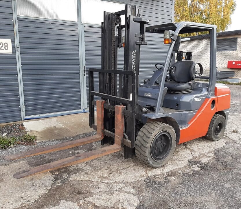 فوركلفت للايجار في الرياض / تأجير رافعات شوكية كهرباء حمولة 3 طن – 5 طن – 7 طن // 2026 _ Power Forklift | مناولة بضائع