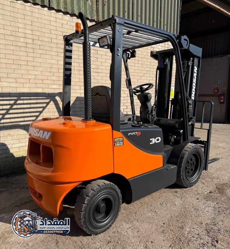 رافعات شوكية (فوركلفت / FORKLIFT) للإيجار في الهفوف | سعات 1 طن – 16 طن – يومي / شهري