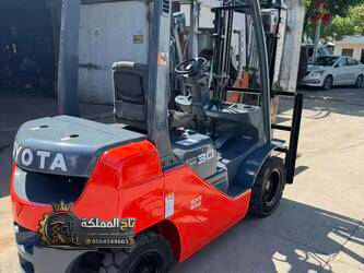 فوركلفت للإيجار في الدمام | تأجير رافعات شوكية من 1.5طن الى 30طن