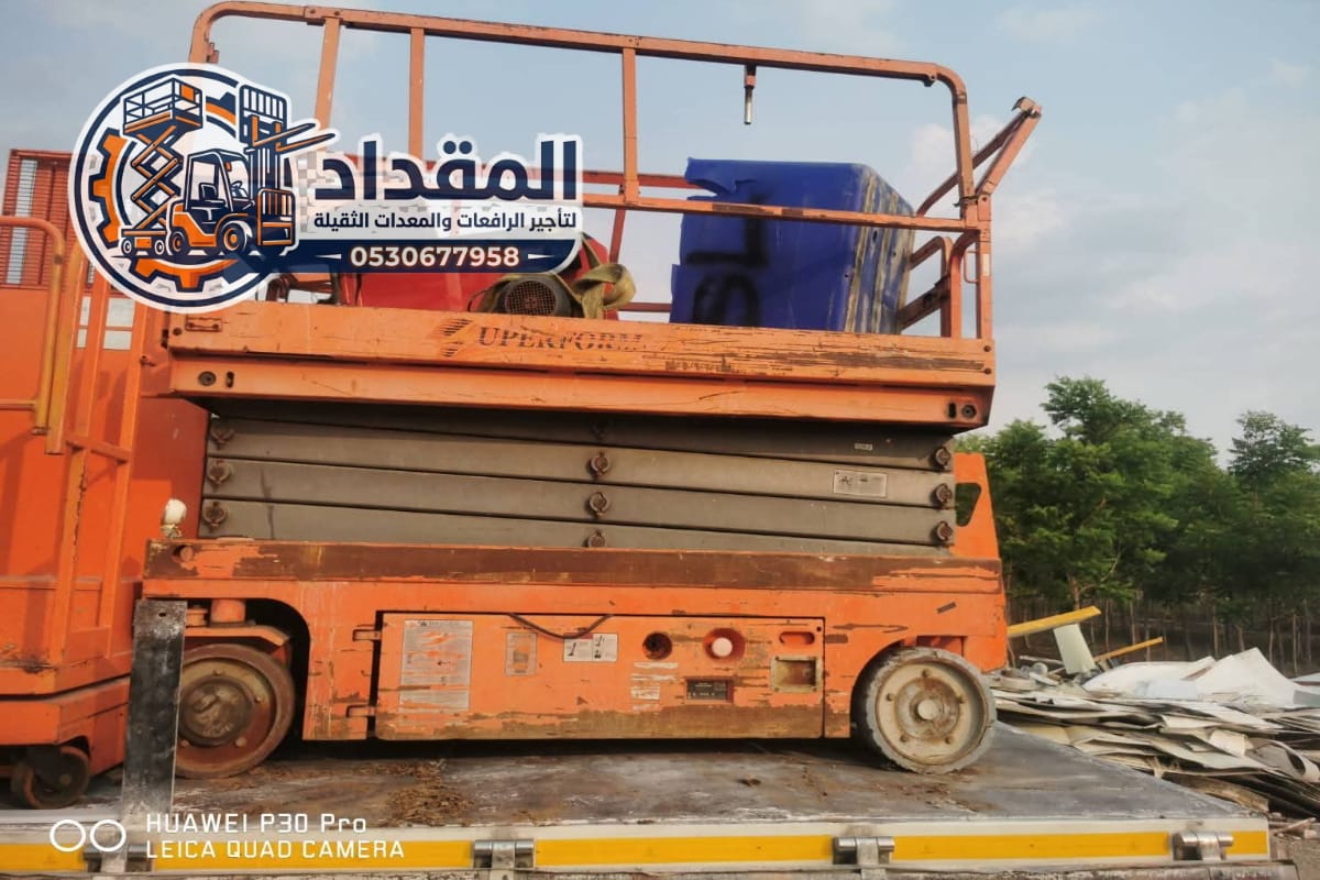 تأجير سيزر لفت في القطيف 2026 | رافعات مقصية كهرباء وديزل – إيجار يومي وشهري | المقداد لتأجير المعدات 0530677958