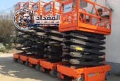 تأجير سيزر لفت في تبوك 2026 | رافعات مقصية كهرباء وديزل – إيجار يومي وشهري | المقداد لتأجير المعدات 0530677958