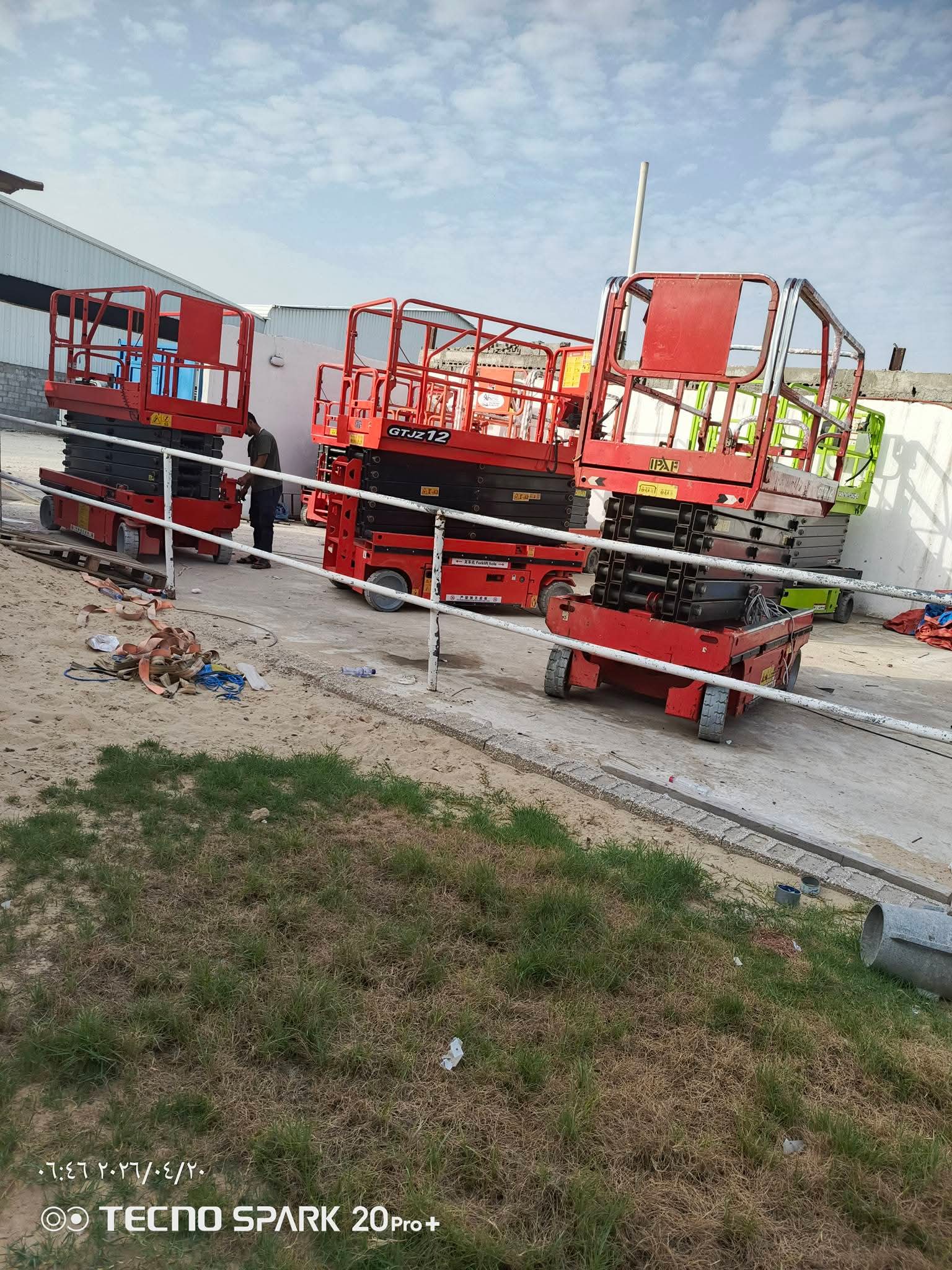 سيزرلفت مقصيه للايجار Sicoors lifts for rental in Dammam