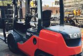 🚜 تأجير فوركلفت ورافعات شوكية للإيجار بالرياض وجدة والدمام | من 1.5 طن إلى 25 طن