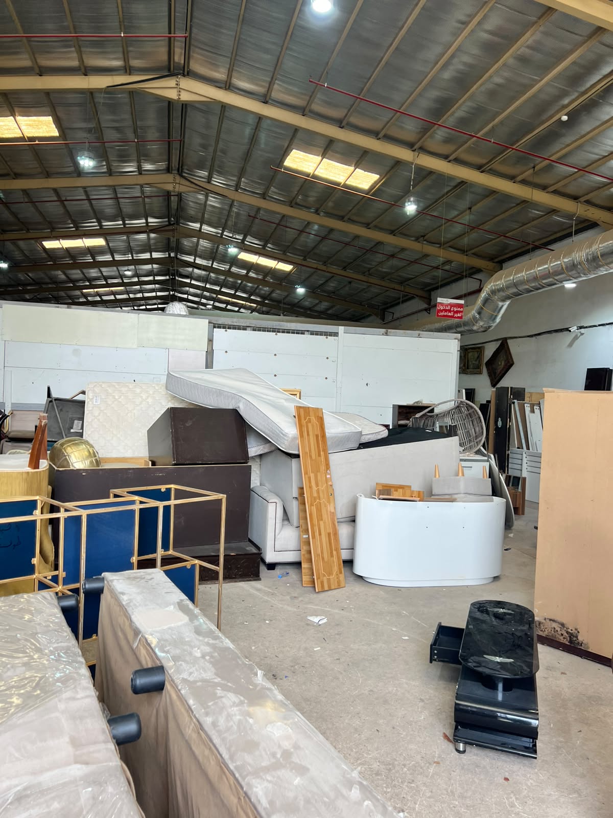 التخلص من الأثاث قديم تالف بالرياض 0534375367