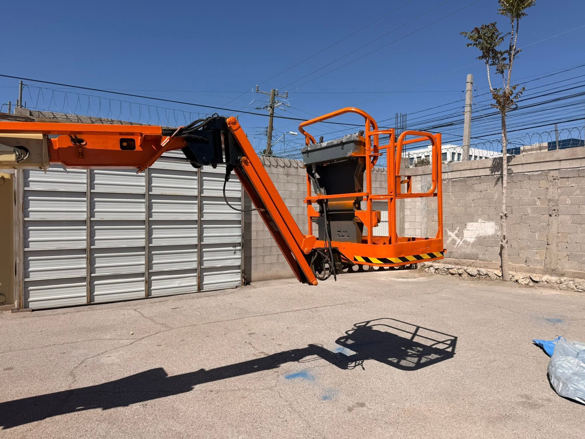 🚧 مان لفت للإيجار في الدمام — رافعات ذراعية (Boom Lift) ديزل وكهرباء — ارتفاعات 12م 16م 20م 28م 38م — تأجير معدات رفع وصيانة وتركيب 🚜