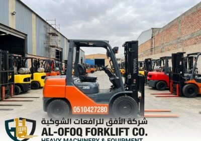 Forklifts_parked_in_yard_202606221006-1