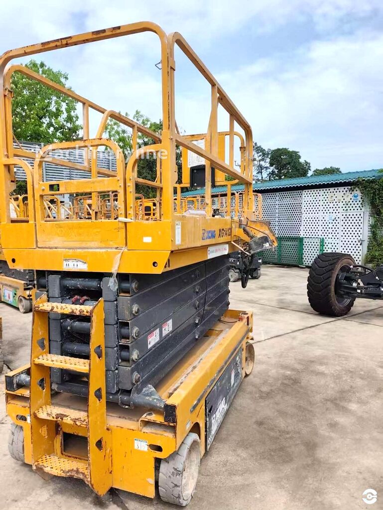 رافعة مقصية 16متر للإيجار بجدة – 16 meter scissor lift for rent in Jeddah