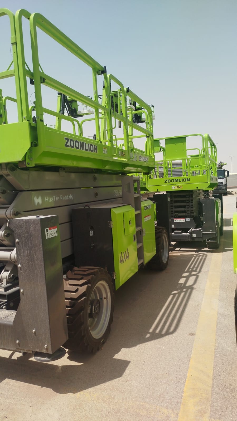 سيزرلفت للايجار مانلفت للايجار scissor lift manlift rental