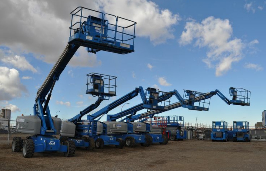 تأجير مان لفت ارتفاع 12 متر و15 متر (Rent Man Lift 12 Meter & 15 Meter Heights) في الطائف للمشاريع الصناعية والإنشائية مع صيانة دورية وفنيين وعقود طويلة الأمد ✅