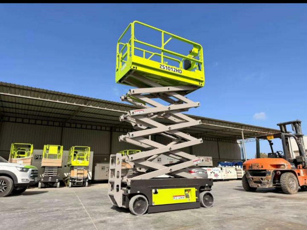 تأجير سيزر لفت ارتفاع 12 متر و15 متر (Rent Scissor Lift 12 Meter & 15 Meter Heights) في الحفر والجبيل للمشاريع الصناعية مع صيانة دورية وفنيين وعقود طويلة الأمد ✅